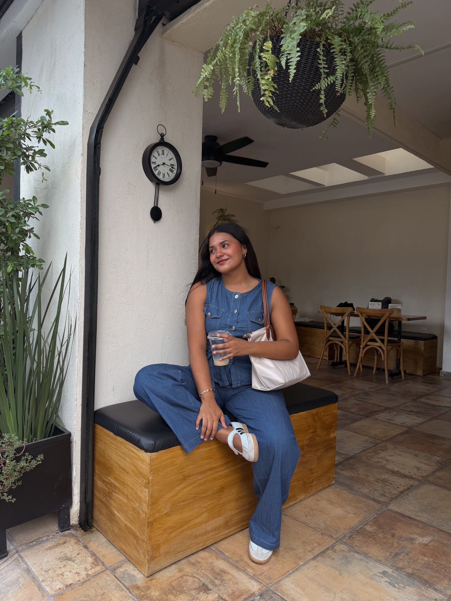 Conjunto denim chaleco y pantalón