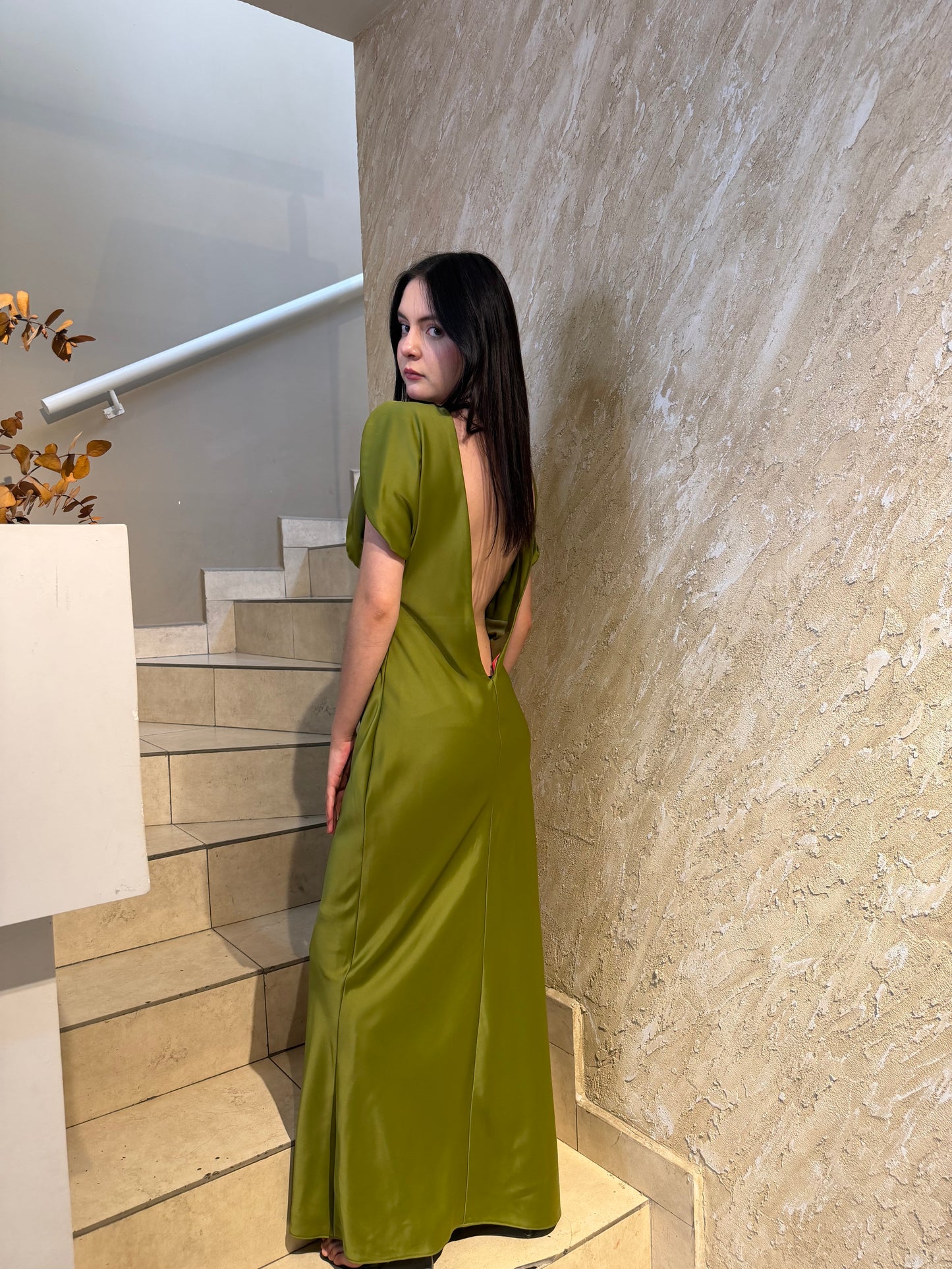 vestido satin olivo