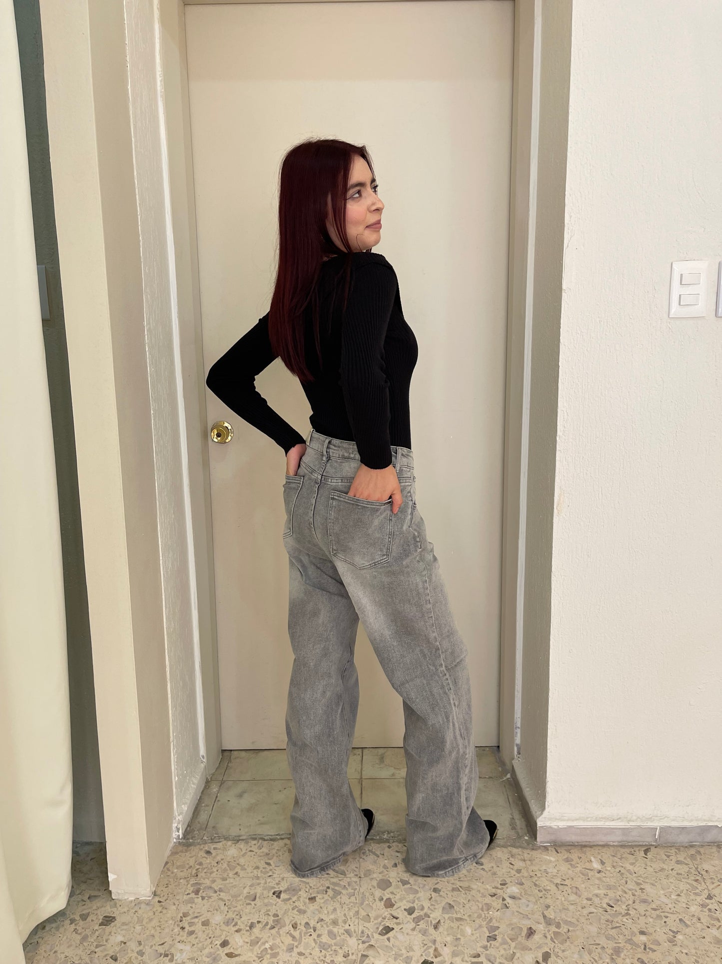 Pantalón de mezclilla gris