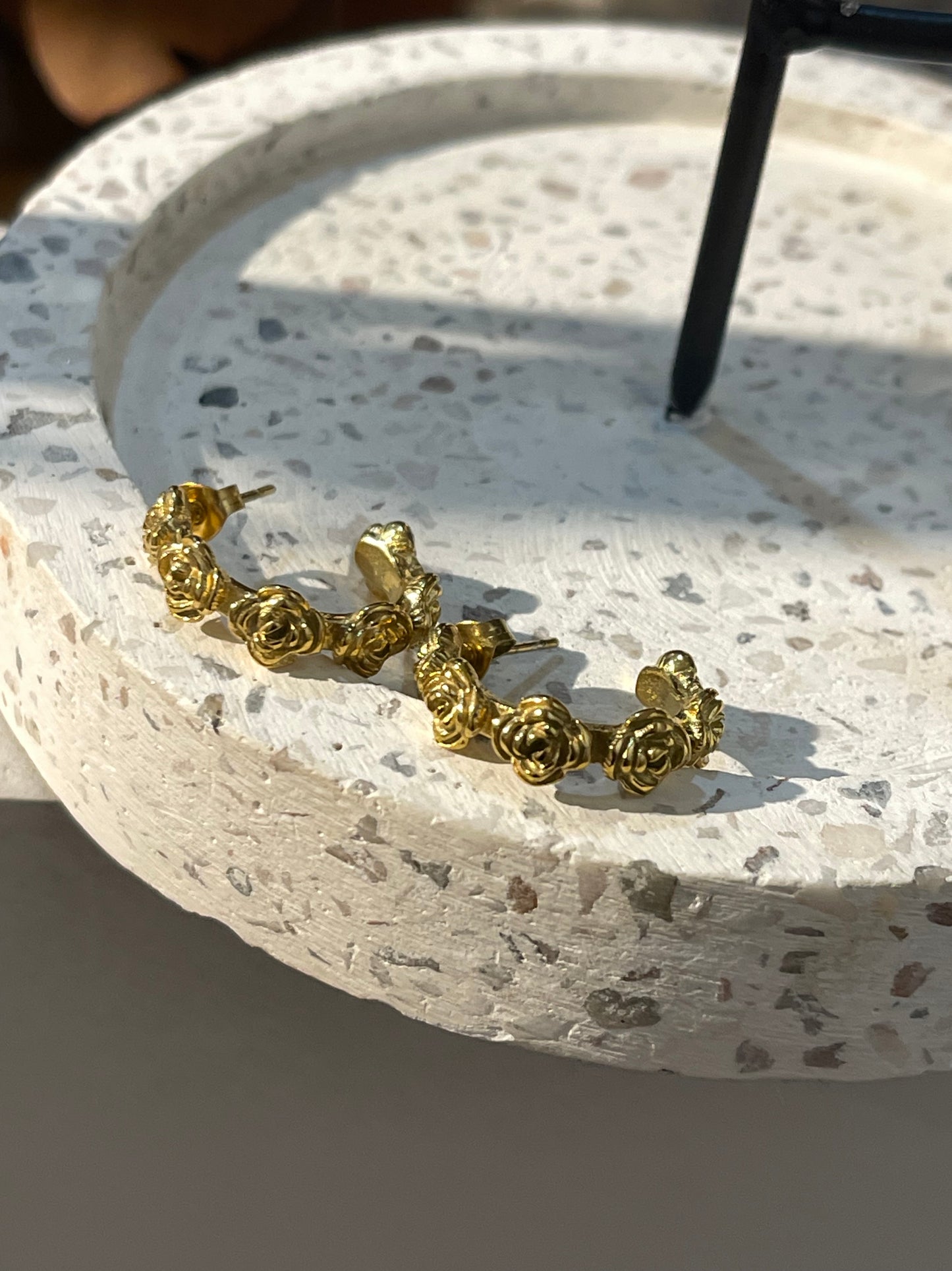 Aretes rosa unidas