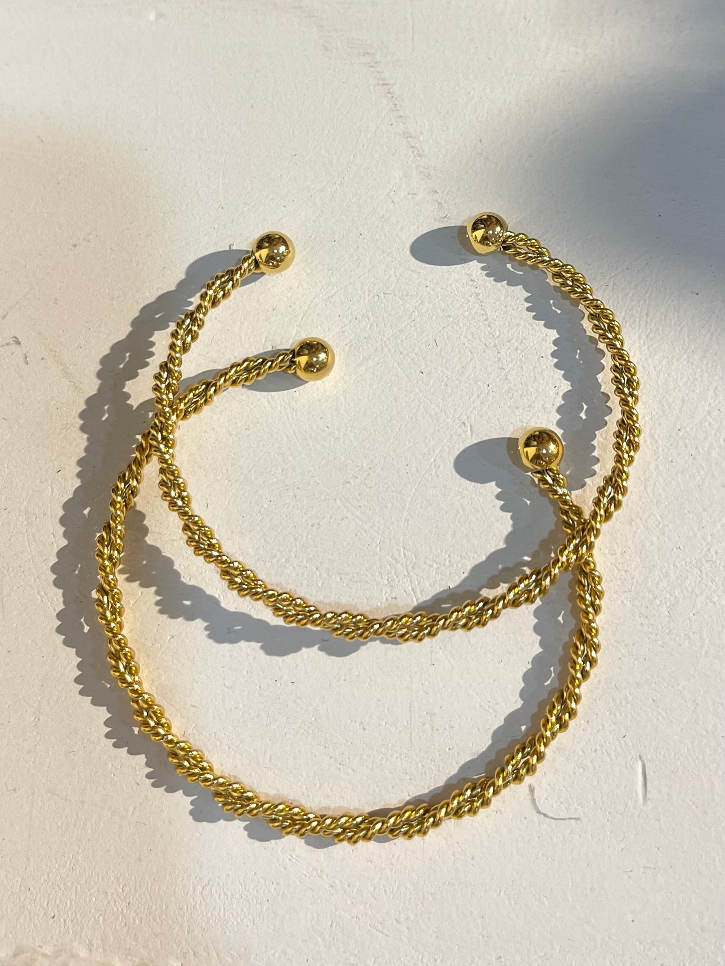 Brazalete rígido