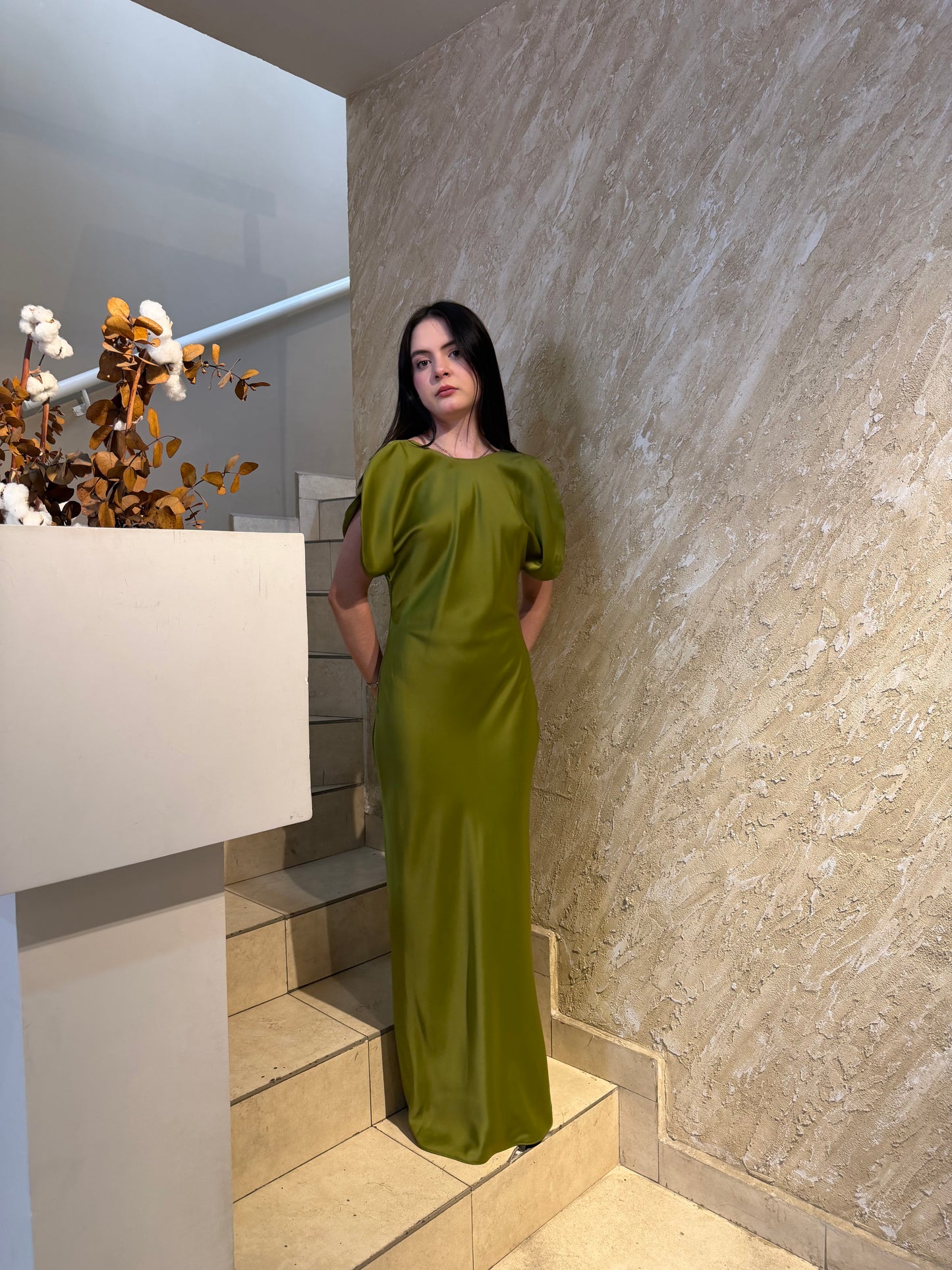 vestido satin olivo