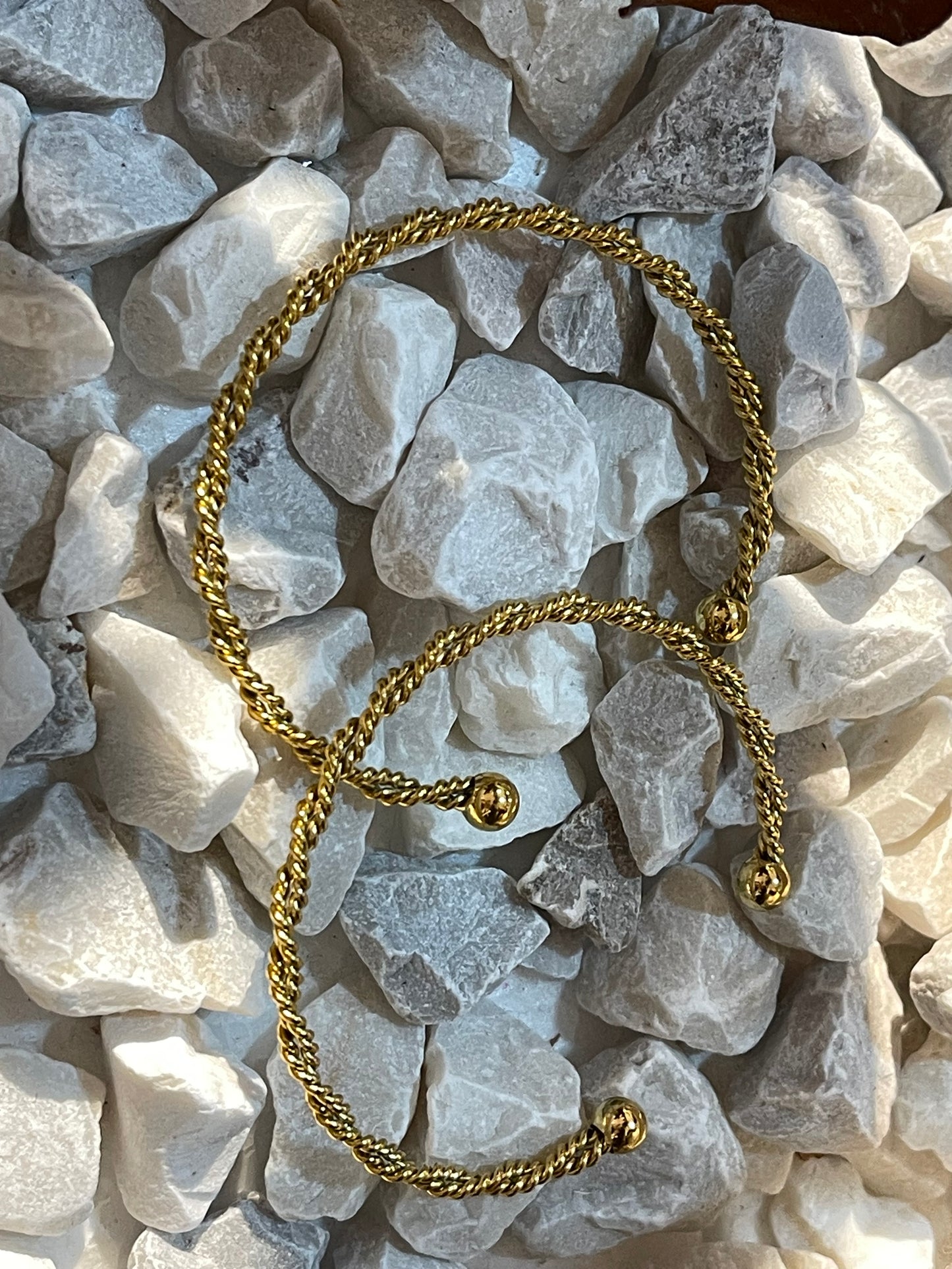 Brazalete rígido