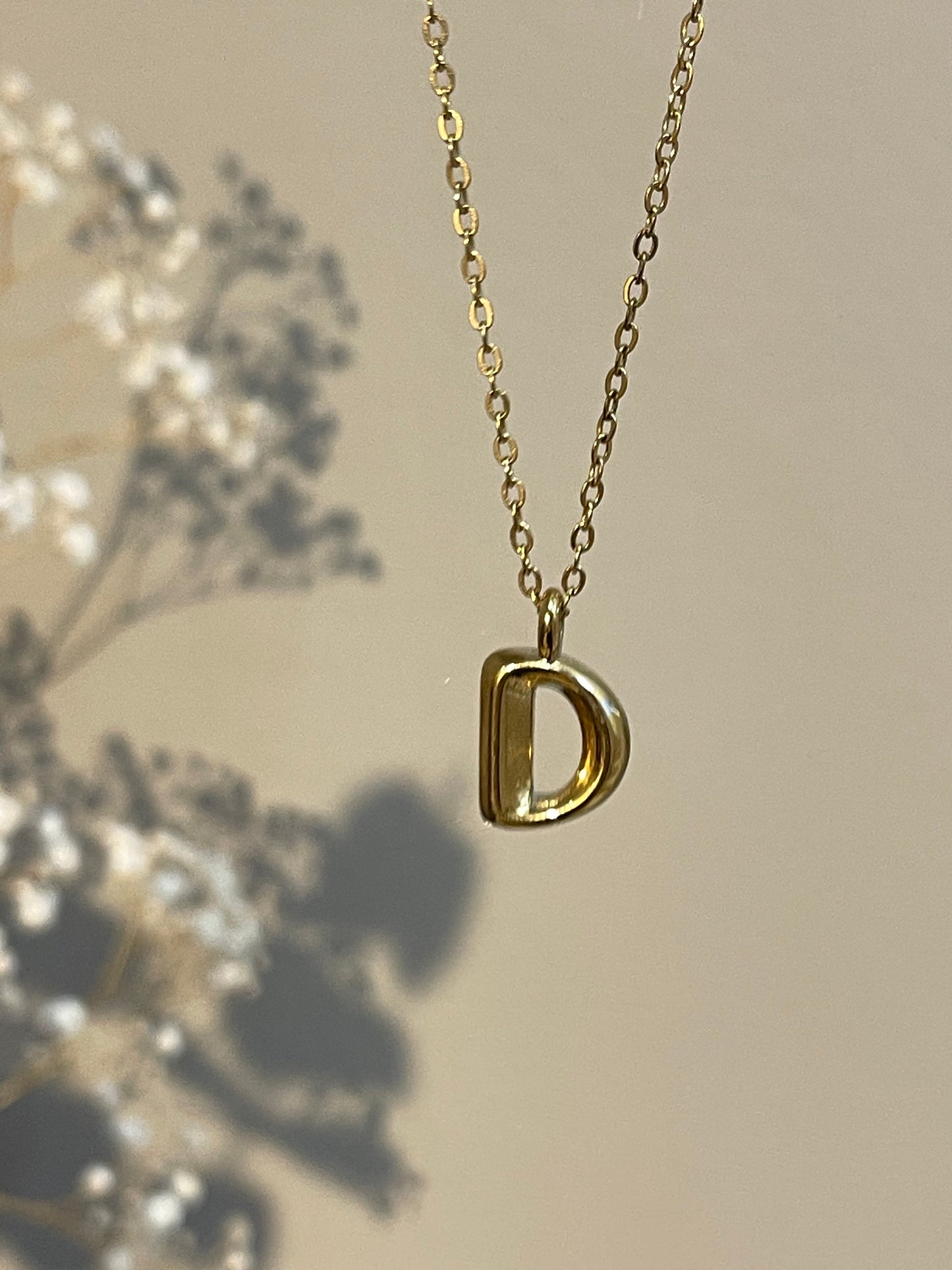 Collar letra D