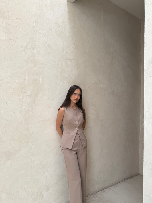 conjunto chaleco y pantalón