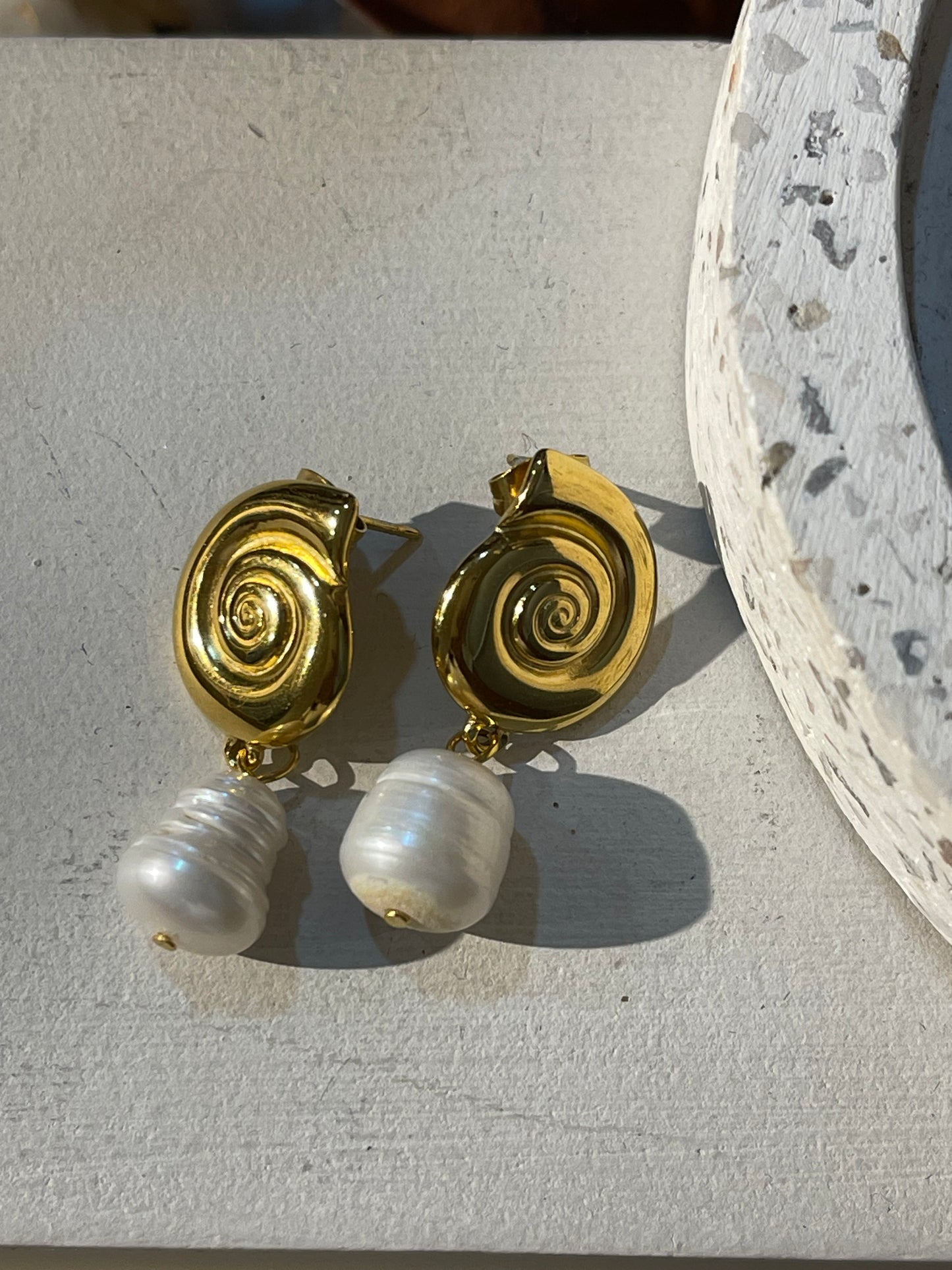Aretes caracol perla