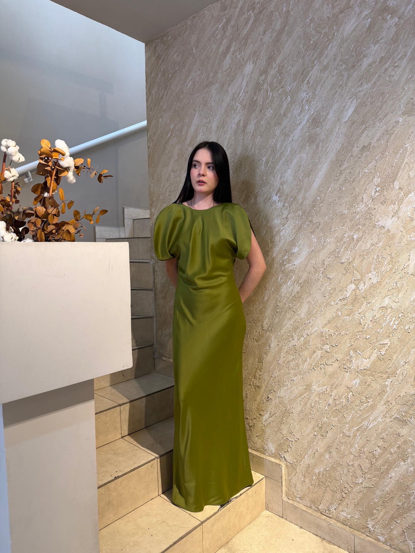 vestido satin olivo