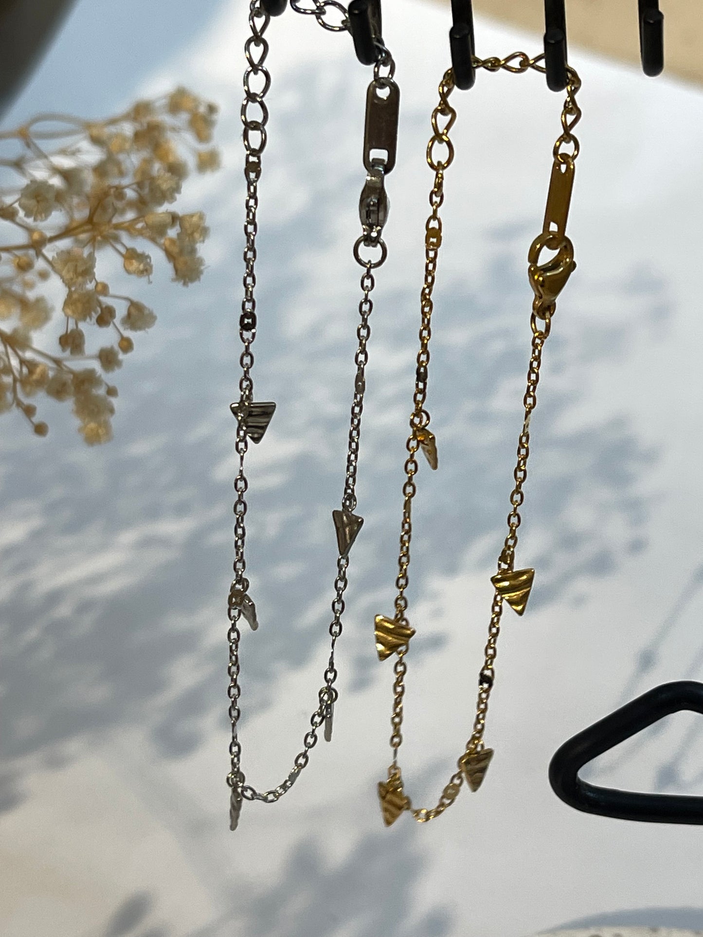 Pulsera triángulos colgantes
