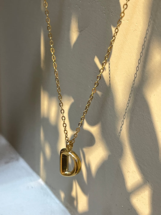 Collar letra D