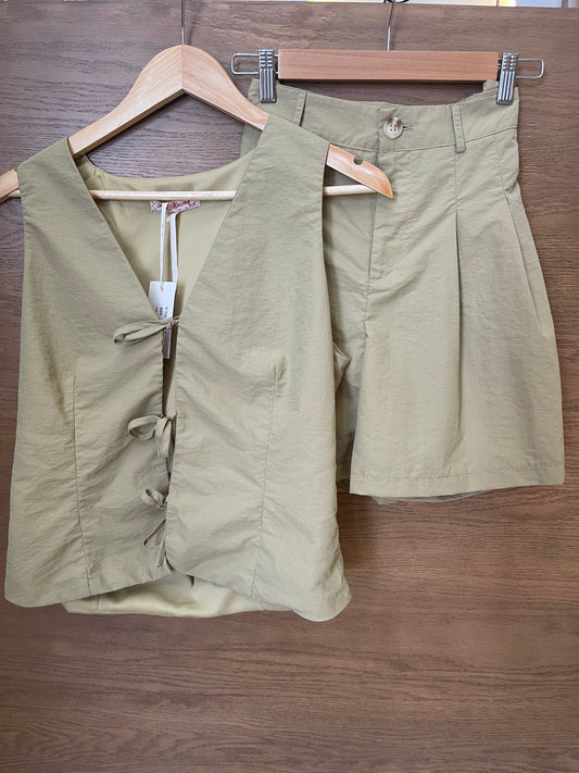 Conjunto chaleco moños short